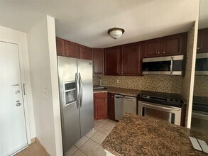 450 W Broadway in Long Beach, NY - Building Photo - Building Photo