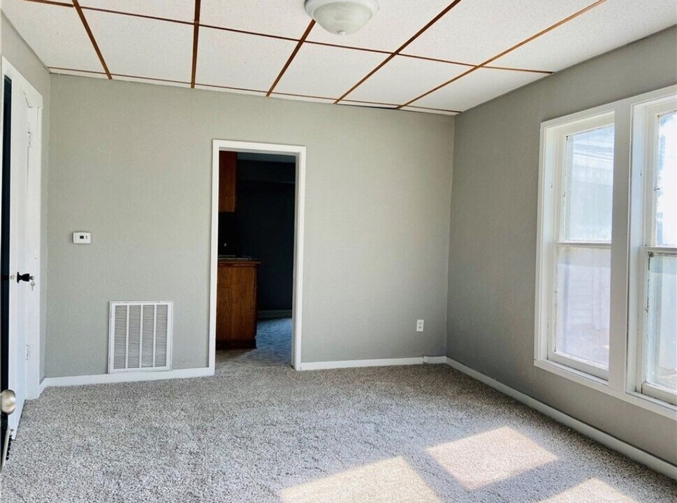 413 N Sherman St in Knoxville, IA - Building Photo