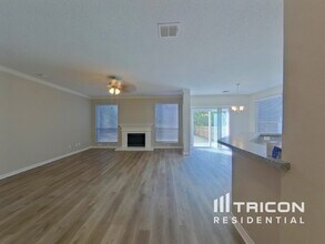 300 Westbrook Dr in Arlington, TX - Building Photo - Building Photo