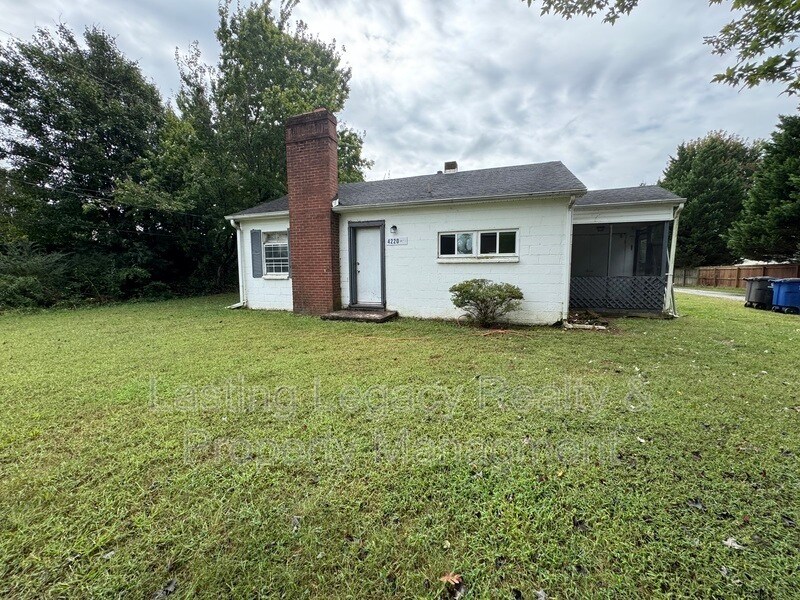4220 Glenn Hi Rd in Winston-Salem, NC - Building Photo