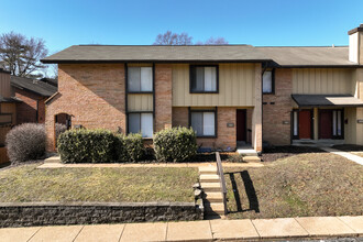 The Knolls Townhomes in St. Louis, MO - Building Photo - Building Photo