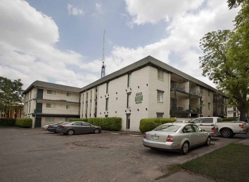 Barton Springs Apartments in Austin, TX - Building Photo