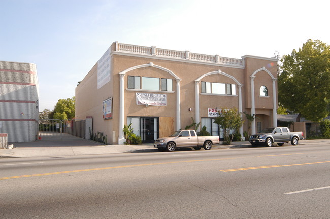 14037 Vanowen St in Van Nuys, CA - Building Photo - Building Photo