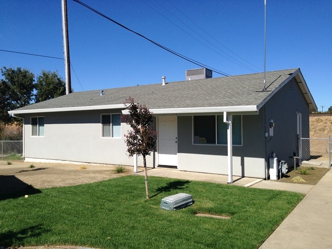 8 Multi-Family Units + 1 Commercial Unit in Olivehurst, CA - Foto de edificio