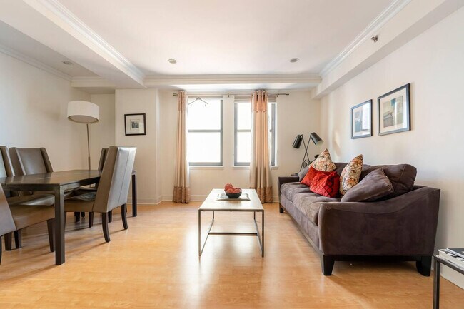 160 Central Park S in New York, NY - Building Photo - Building Photo