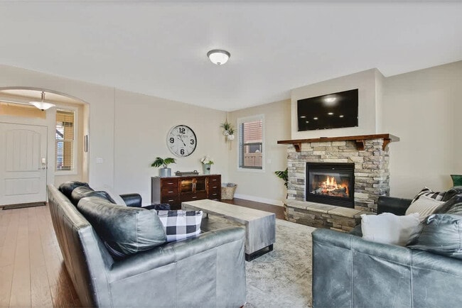 property at 4631 N Adale Ave
