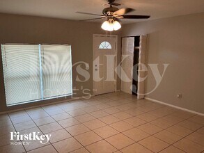 1633 Hayworth Rd in Port Charlotte, FL - Foto de edificio - Building Photo