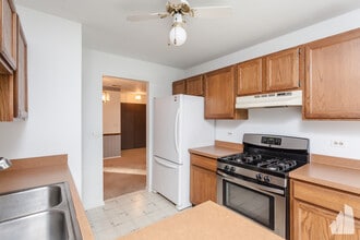 2630 Northampton Dr in Rolling Meadows, IL - Building Photo - Building Photo