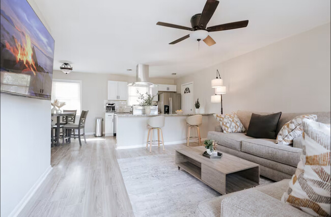 3047 Horse Shoe Dr in Atlanta, GA - Building Photo - Building Photo
