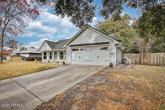 8472 Bandera Cir W in Jacksonville, FL - Building Photo - Building Photo