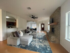 Room in House on Copper Hills Dr in Manchaca, TX - Building Photo