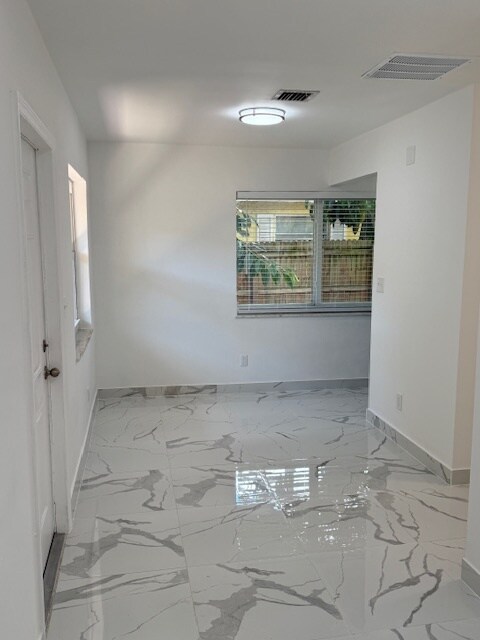 5962 NW 19th St in Lauderhill, FL - Building Photo - Building Photo
