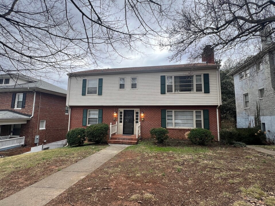2314 Wycliffe Ave SW, Unit B in Roanoke, VA - Building Photo