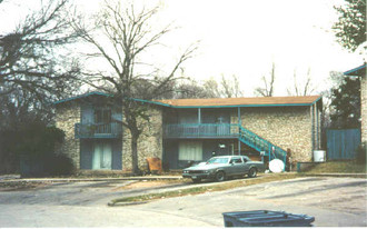 2501 Manor Cor Apartments