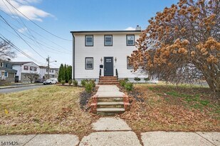 21 Lombardy Pl in Maplewood, NJ - Building Photo