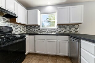 960 Cedar Run Ct NW in Walker, MI - Building Photo