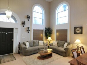 210 La Costa Ct in Weston, FL - Building Photo - Building Photo