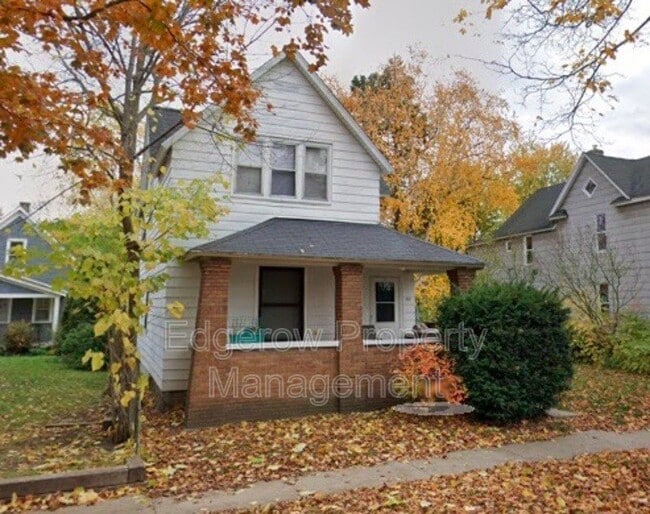 property at 1320 Quarry Ave NW