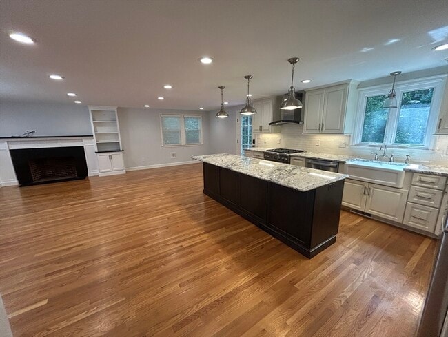 109 Elmwood Rd in Wellesley, MA - Building Photo - Building Photo