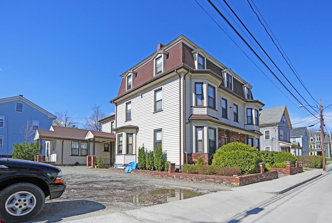 Walnut House in Waltham, MA - Building Photo