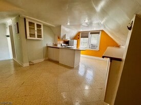 160 Chestnut St in Montclair, NJ - Building Photo