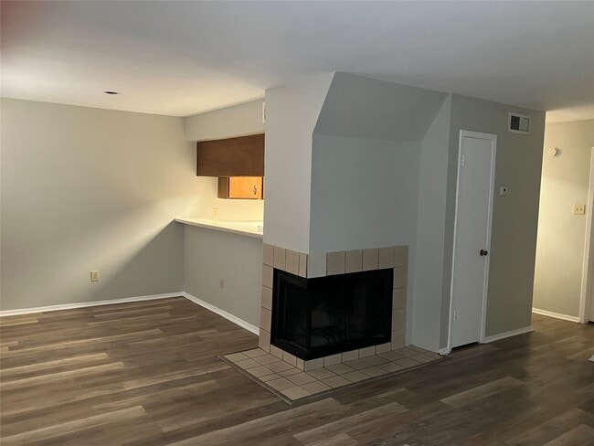 8048 Sands Point Dr in Houston, TX - Building Photo - Building Photo