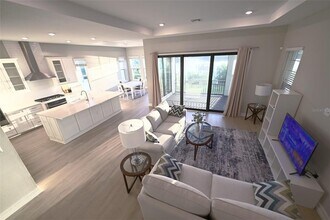 1056 Seagrape Dr in Ruskin, FL - Building Photo - Building Photo