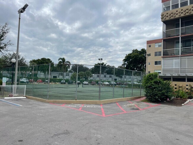 404 NW 68th Ave in Plantation, FL - Building Photo - Building Photo