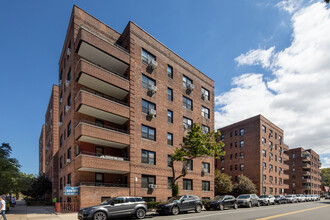 65-09 99th St in Rego Park, NY - Building Photo - Building Photo