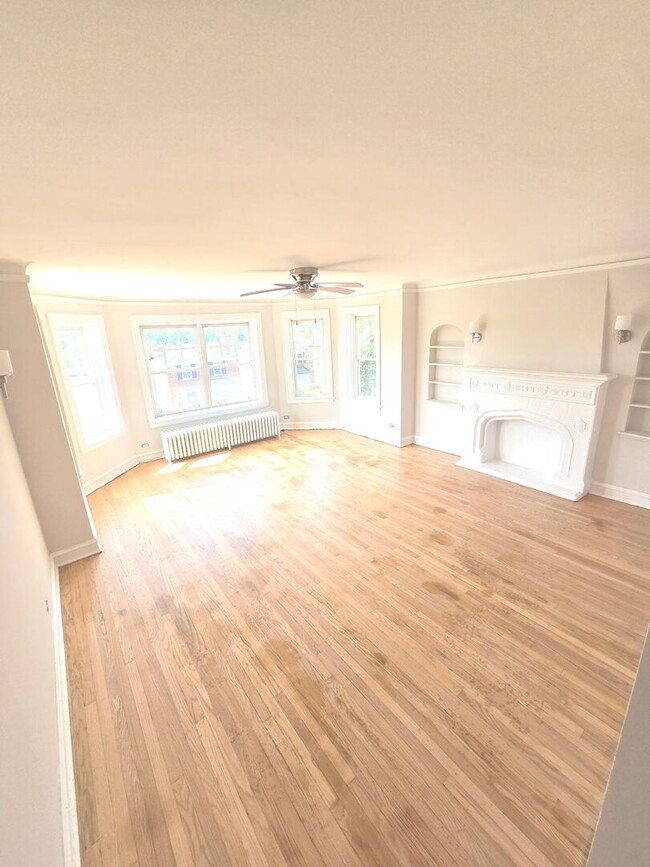 2516 W Jarvis Ave in Chicago, IL - Building Photo - Building Photo