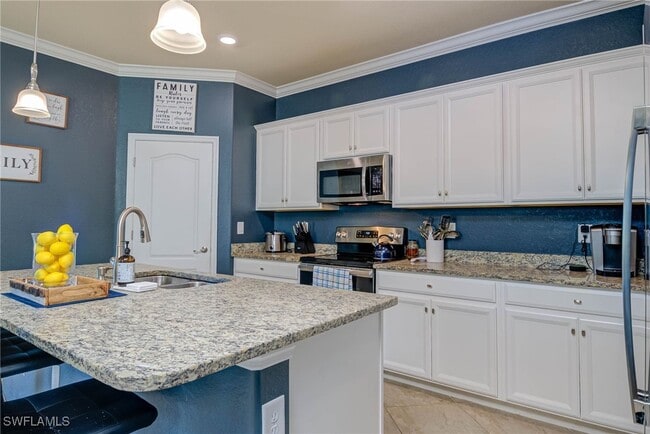 property at 3652 E Hampton Cir