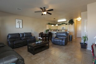 Redd Rd Village Apartment in El Paso, TX - Building Photo