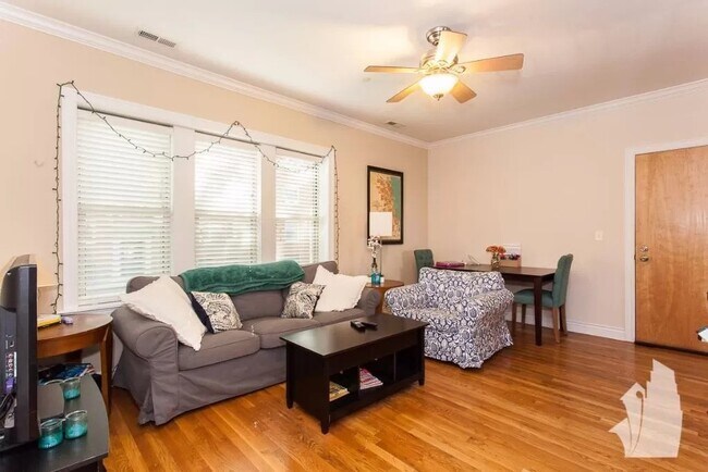 property at 1516 W Waveland Ave