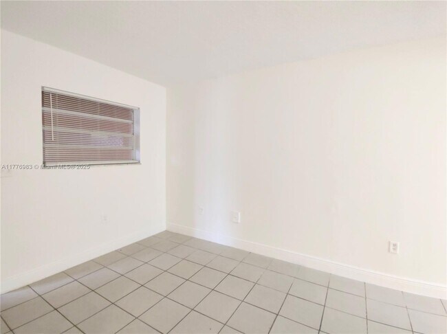 1265 W 24th St in Hialeah, FL - Building Photo - Building Photo