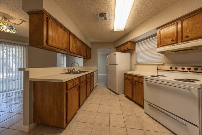 11 Deerfield Dr in Wimberley, TX - Building Photo - Building Photo