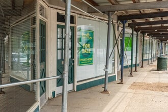 Townhouse Apartments in Great Neck, NY - Building Photo - Building Photo