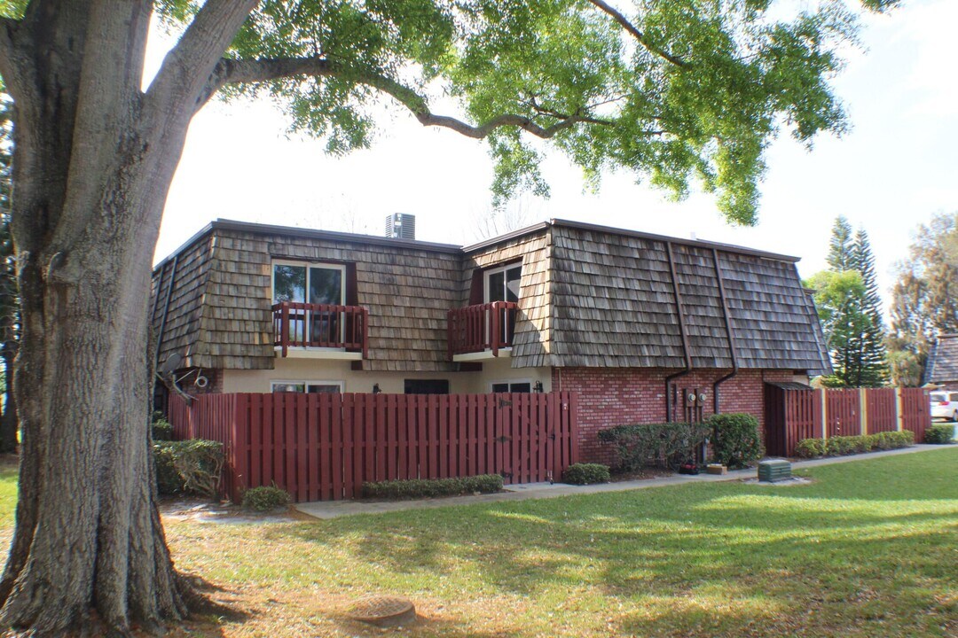 48 Piney Branch Way in West Melbourne, FL - Building Photo