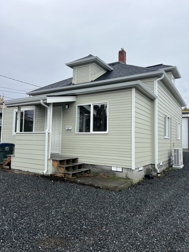 property at 2214 Valencia St