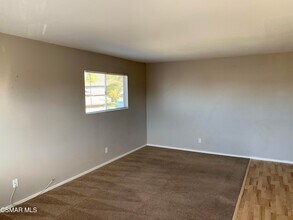 2033 Calle La Sombra, Unit 4 in Simi Valley, CA - Building Photo - Building Photo