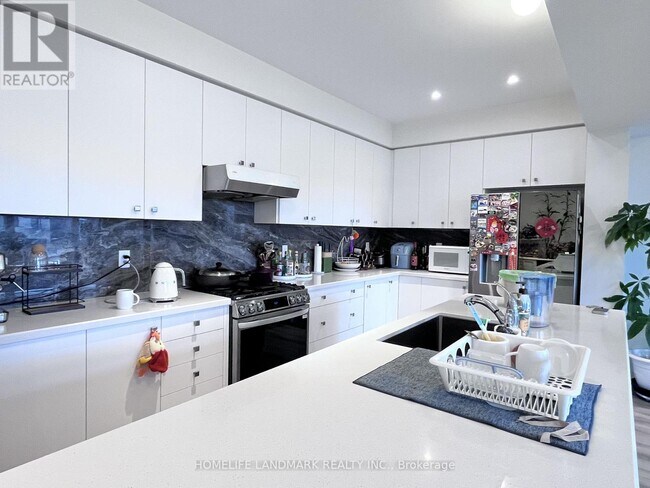 1057 Cameo St in Pickering, ON - Building Photo - Building Photo