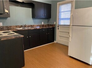 100 Robbins Ave, Unit Duchess’s Place in Jamestown, NC - Building Photo - Building Photo