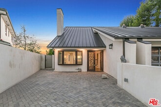 1716 Vía La Paz in Burbank, CA - Building Photo - Building Photo