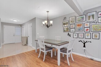 34 Stockton Ct in Morris Plains, NJ - Building Photo - Building Photo