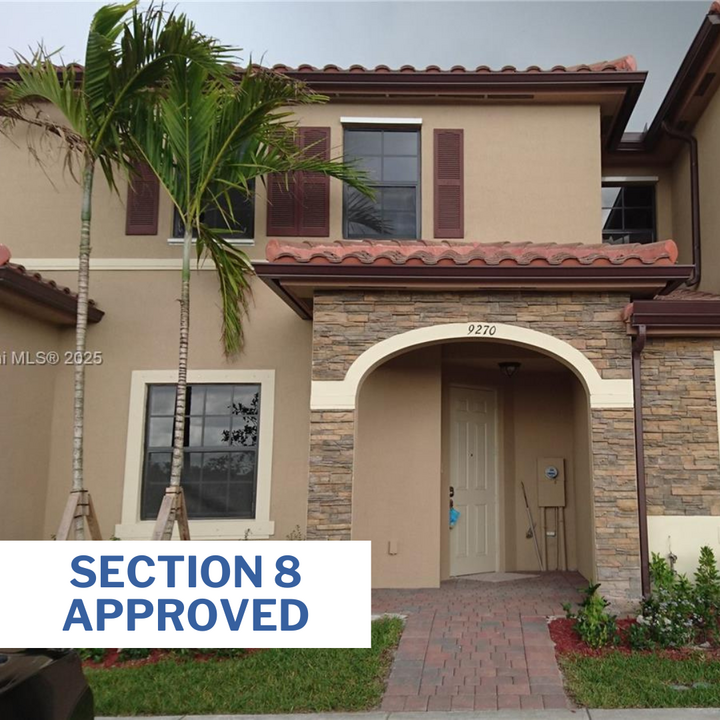 9270 W 33rd Ln in Hialeah, FL - Building Photo