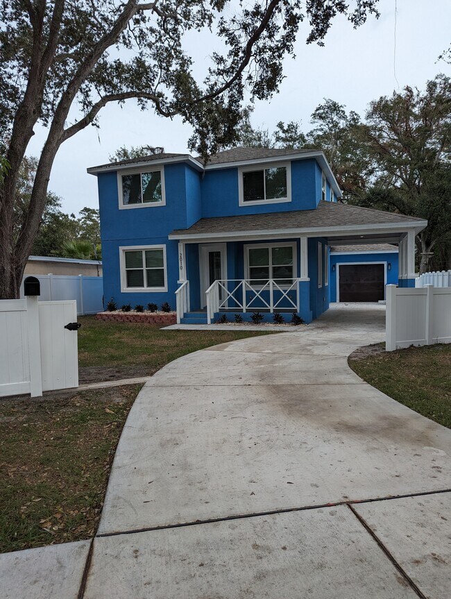 2010 Seminole Blvd S in St. Petersburg, FL - Building Photo - Building Photo