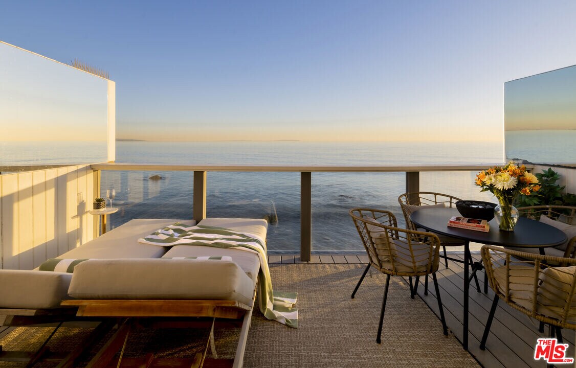 20638 Pacific Coast Hwy in Malibu, CA - Building Photo