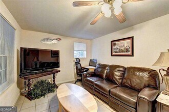 6490 Tuggle Dr in Buford, GA - Foto de edificio - Building Photo