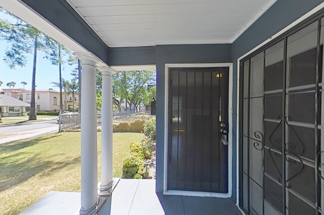 207 W Windsor Rd, Unit 207 in Glendale, CA - Building Photo - Building Photo