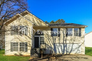 7331 Bramble Oak Dr in Douglasville, GA - Building Photo