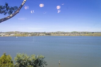 352 Winslow St in Crockett, CA - Foto de edificio - Building Photo